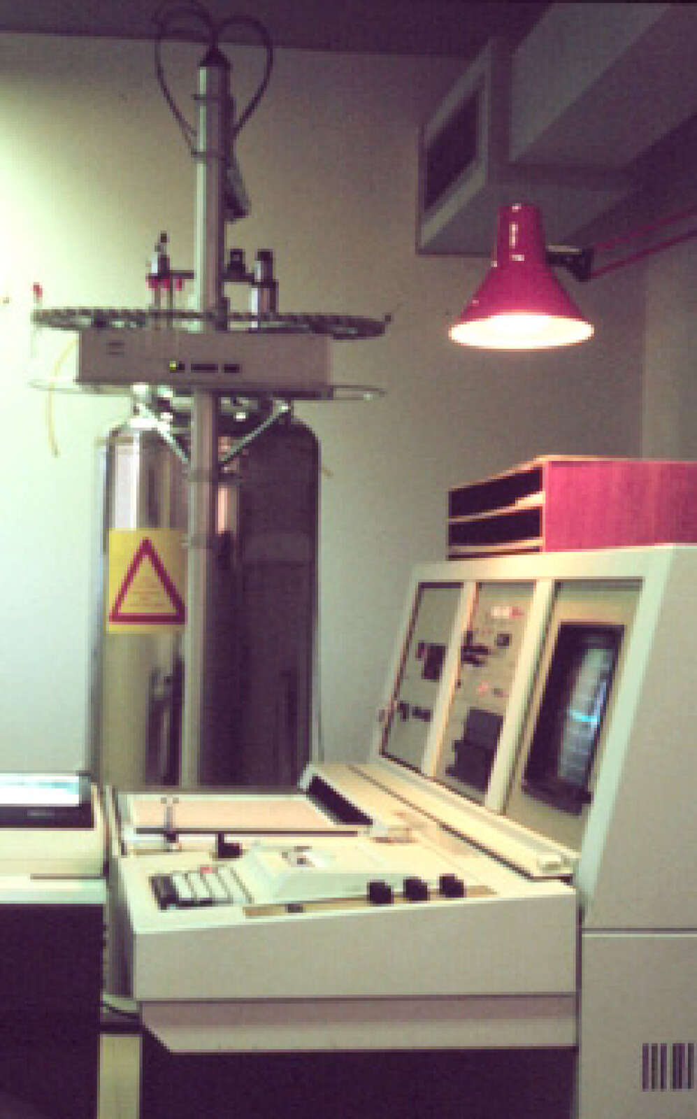 Spectomètre RMN Cryospec WM250 Bruker
