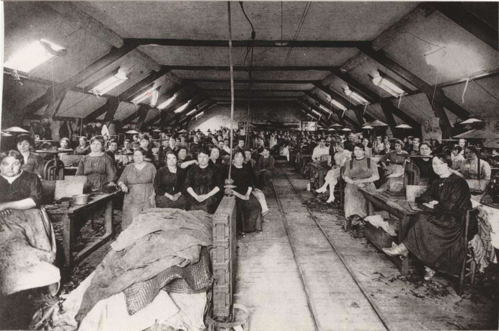 Comble du bâtiment B ou C de la manufacture des tabacs : fabrication des cigarettes