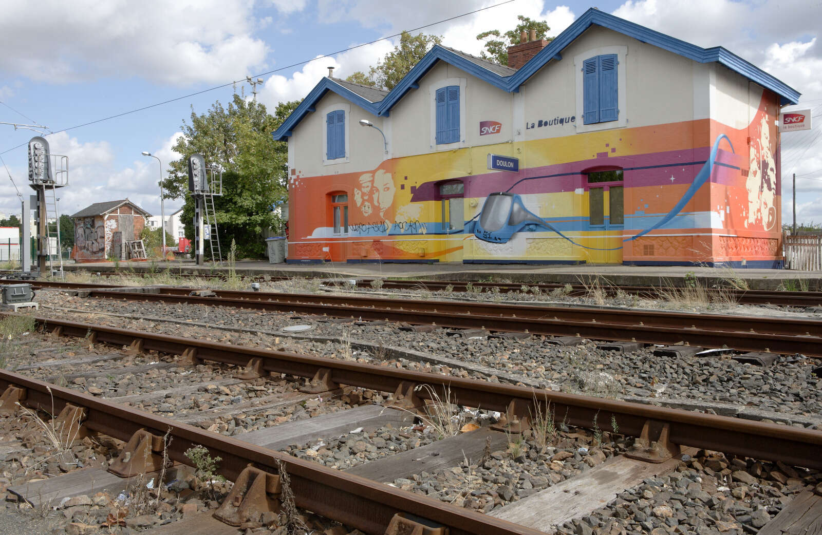 Fresques de 100 pression et Plus de couleurs en gare de Doulon