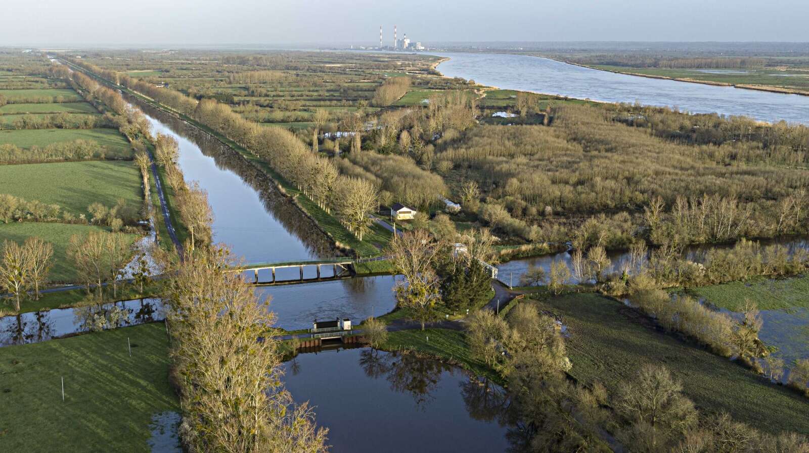 Vue du canal maritime à la hauteur de la croisée de Buzay