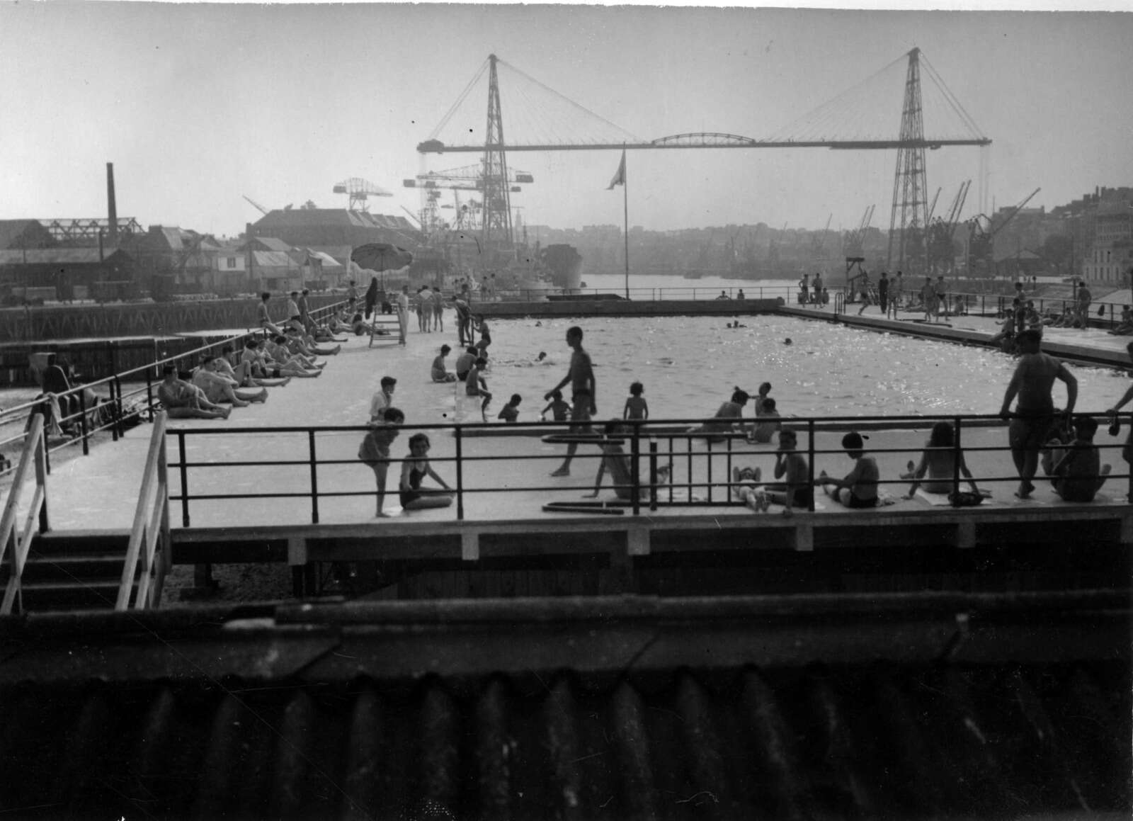 Piscine Léo-Lagrange, chantiers navals et pont transbordeur