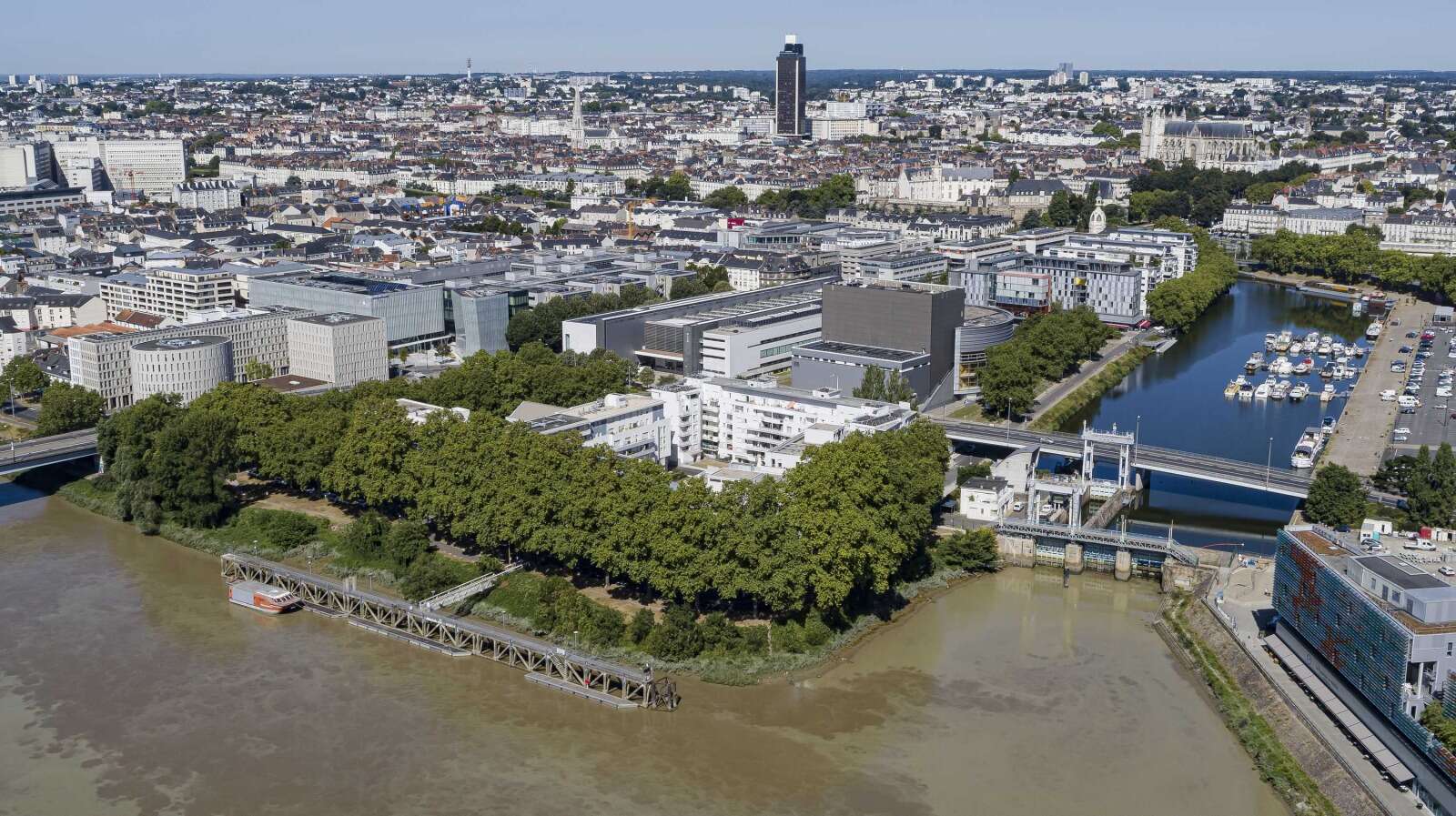 Ponton quai Magellan