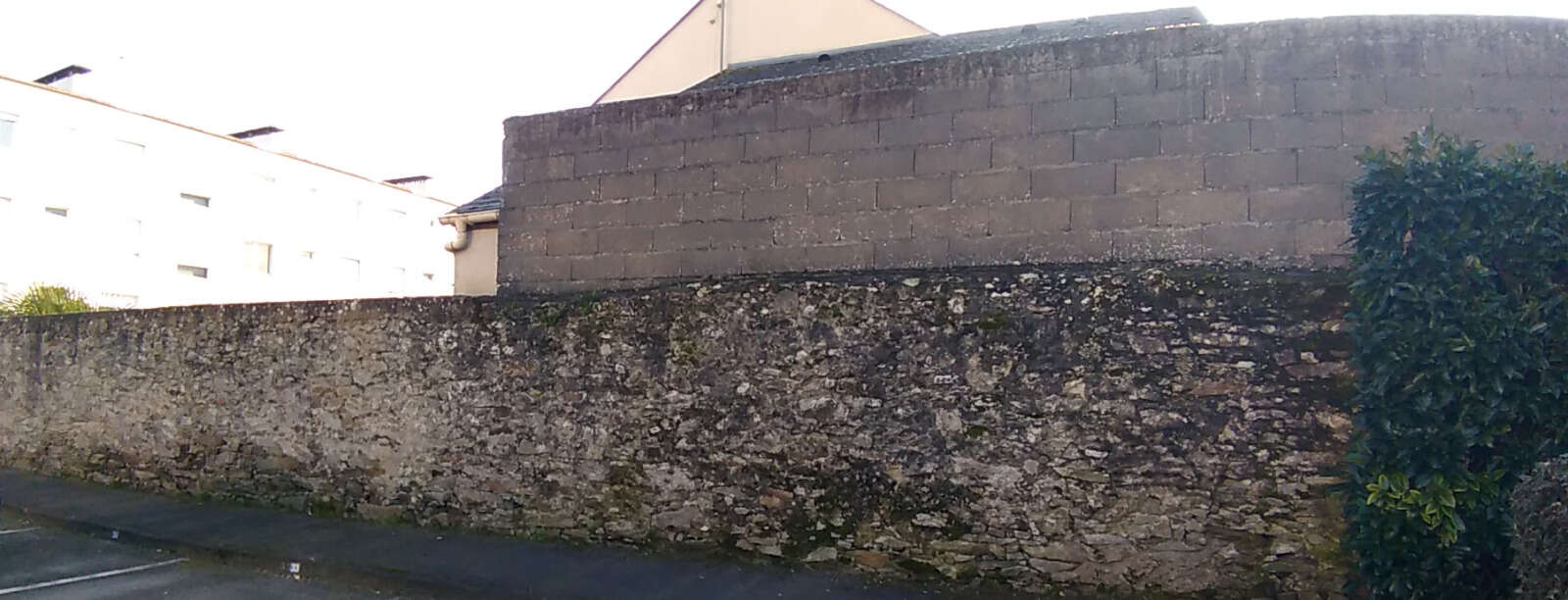 Mur d’enceinte de l’ancienne usine de Cotelle et Foucher