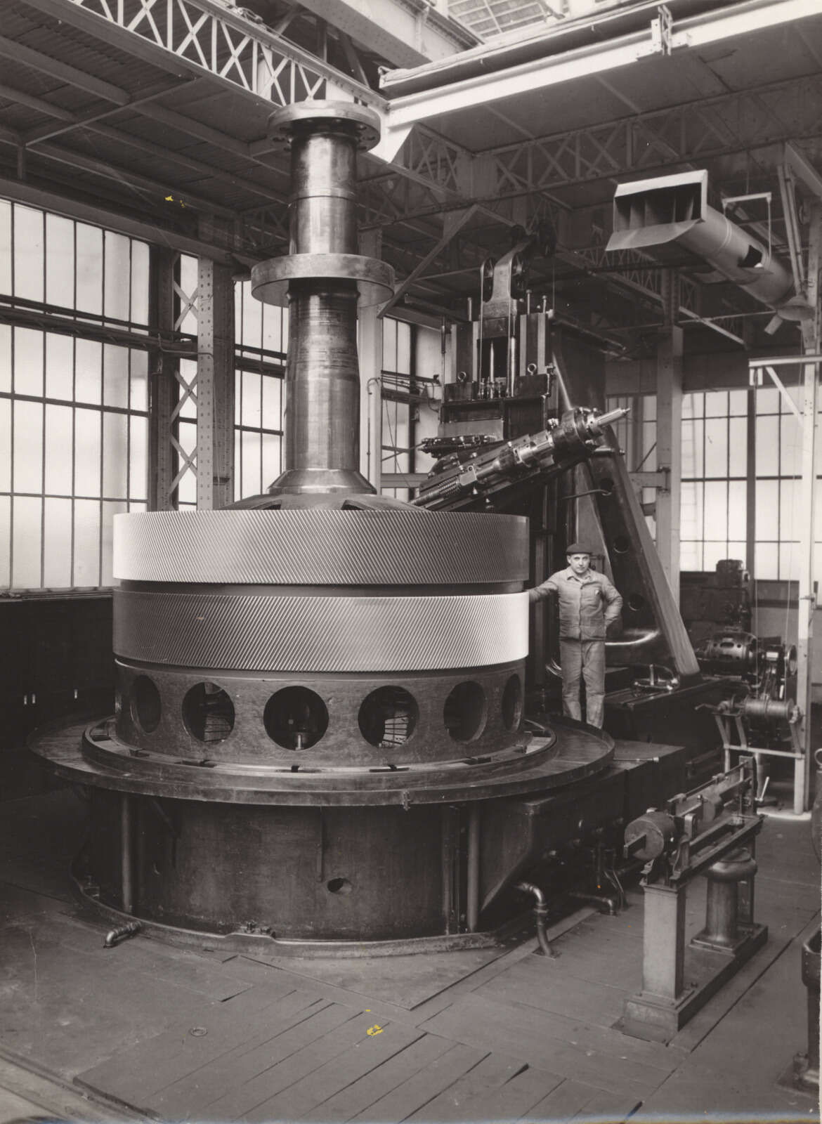 Machine à tailler les pignons aux Ateliers et chantiers de Bretagne