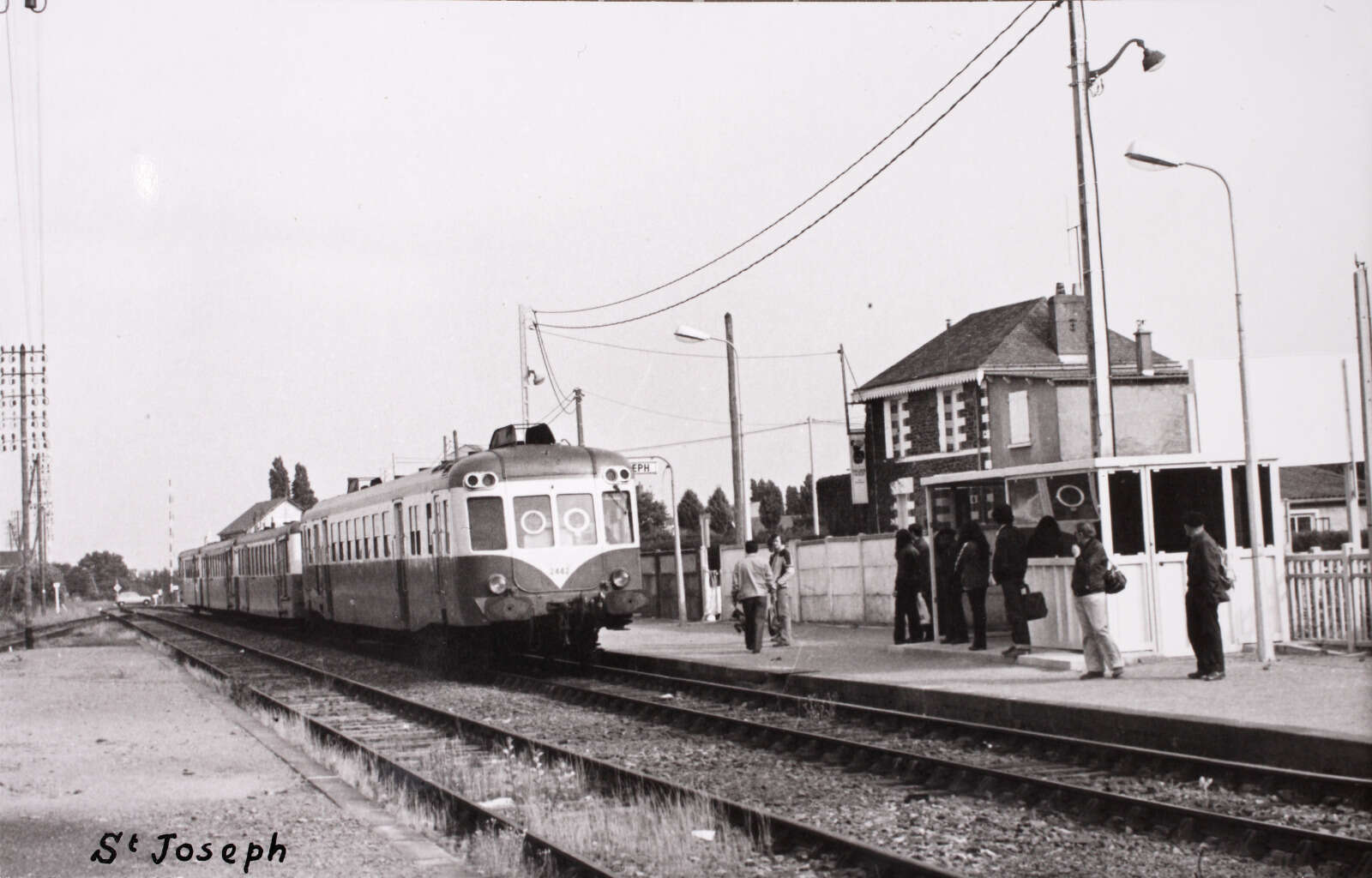 Dernier de train de voyageur en 1980 en halte à la gare de Saint-Joseph