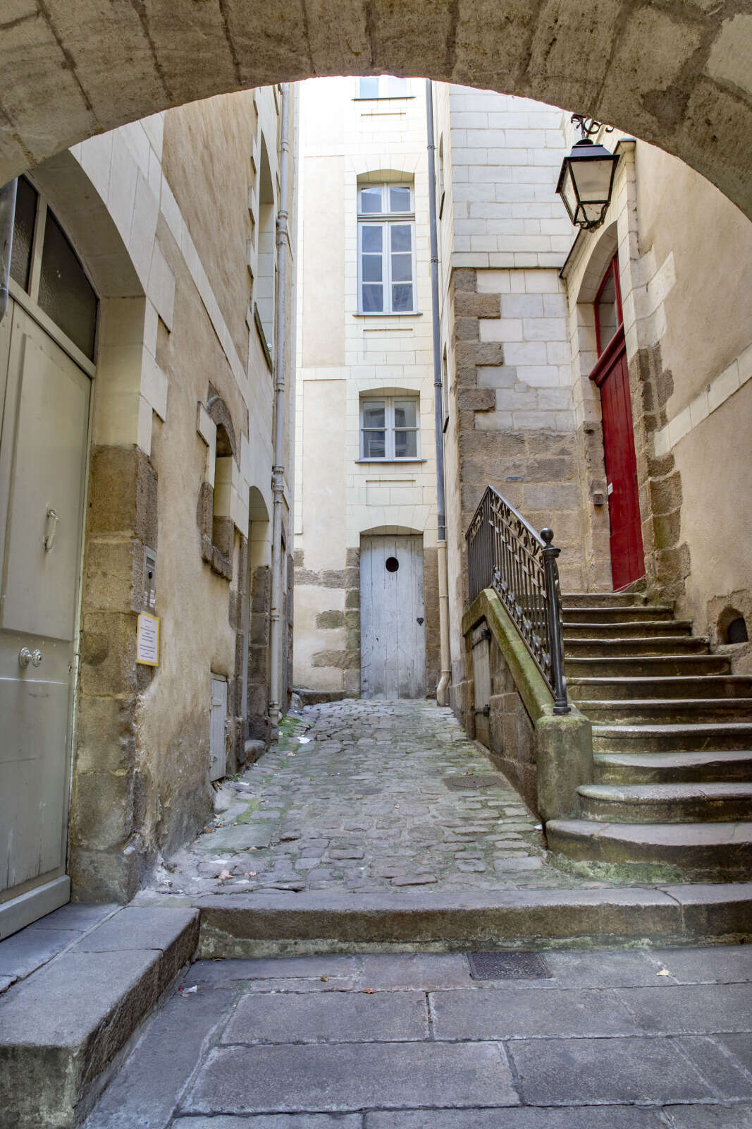 Vue générale depuis le passage voûté