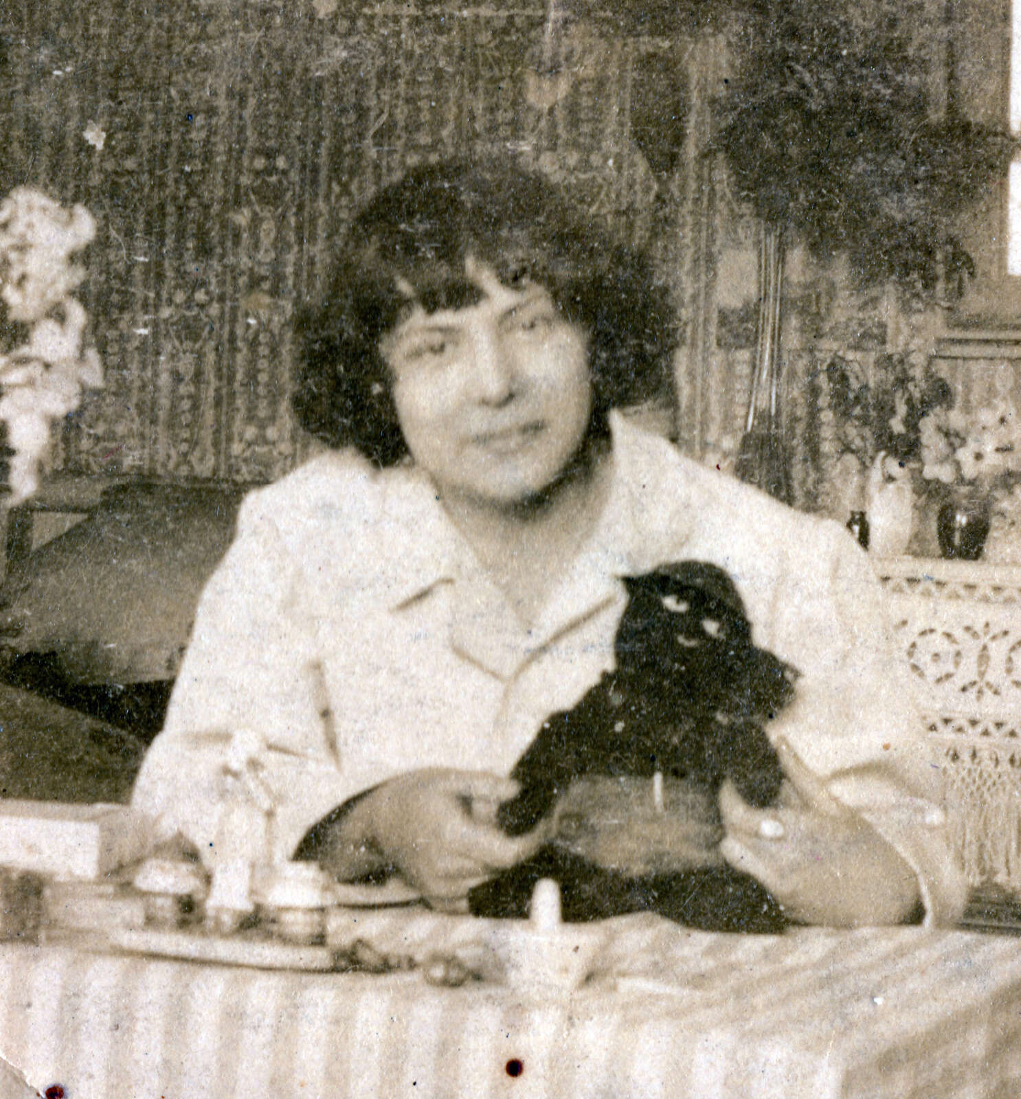 Bou-douh dans les mains de Jeanne Derrien